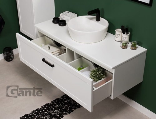 Wisząca szafka pod umywalkę 1 szuflada w białym matowym kolorze z blatem 120 cm umywalka nablatowa z miejscem do montażu baterii uchwyt czarny mat