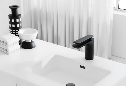 Czarna bateria do umywalki Kohlman (3).jpg