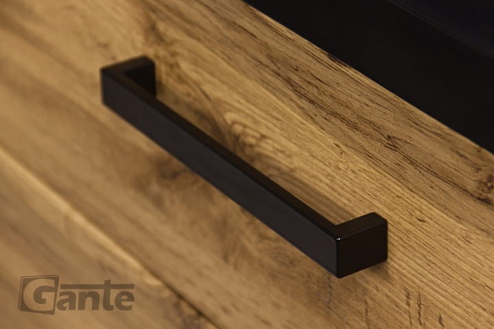 Uchwyt meblowy czarny mat w kolekcji mebli łazienkowych Fokus Loft