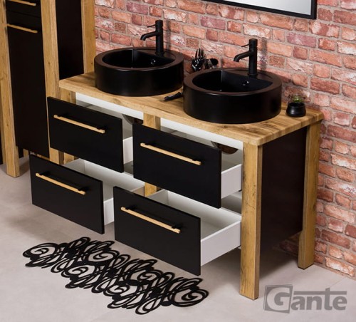 Stojaca szafka do łazienki z blatem na 2 czarne umywalki nablatowe z miejscem do montażu baterii szerokość szafki 130 cm kolor czarny mat i drewno (4).jpg