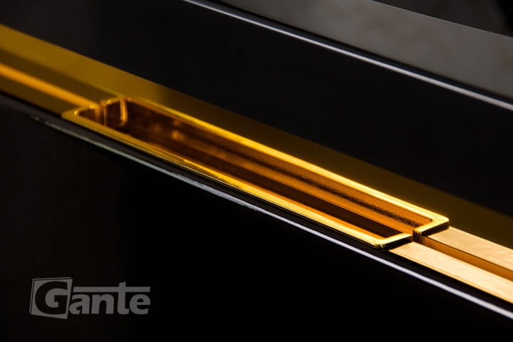 Złoty uchwyt meblowy w kolekcji Diamond gold.jpg