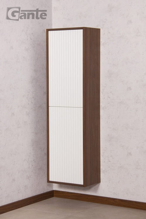 Wiszący regał do łazienki 2 drzwiowy biały w połączeniu z drewnem (4).jpg